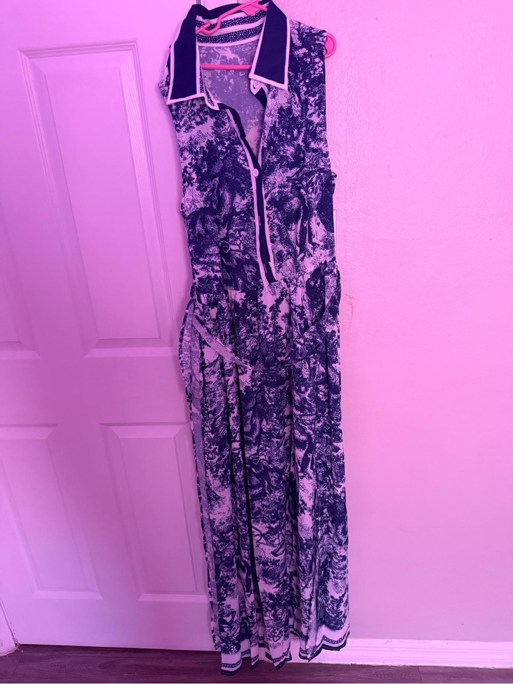 Sleeveless Blue and White Printed Maxi Dress with Contrast Collar